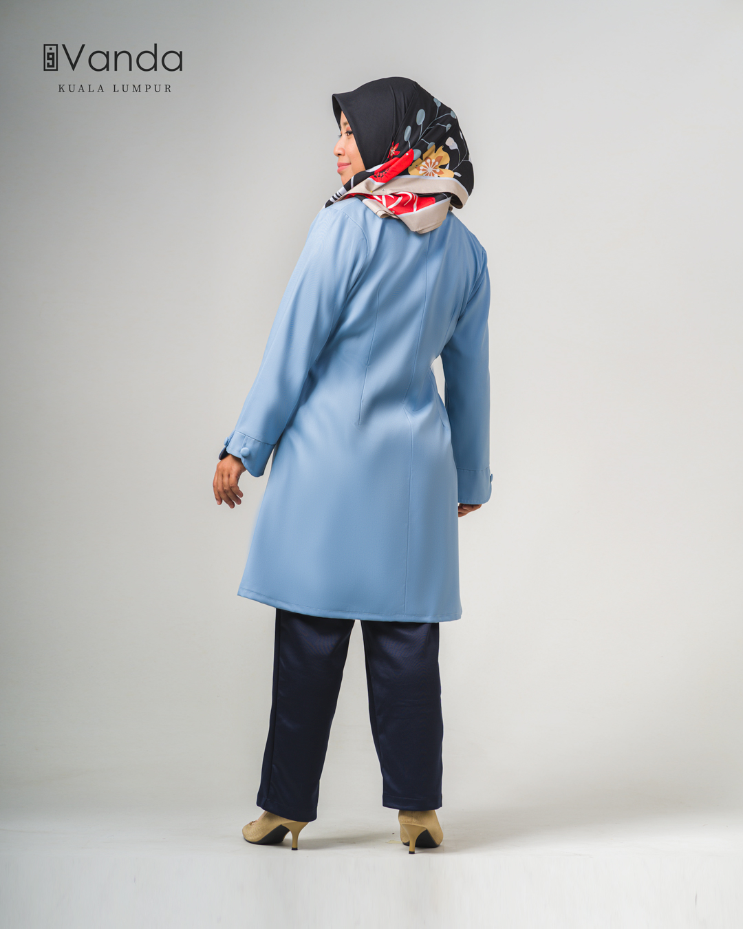 Vanda | Alieza in Baby Blue - Image 2